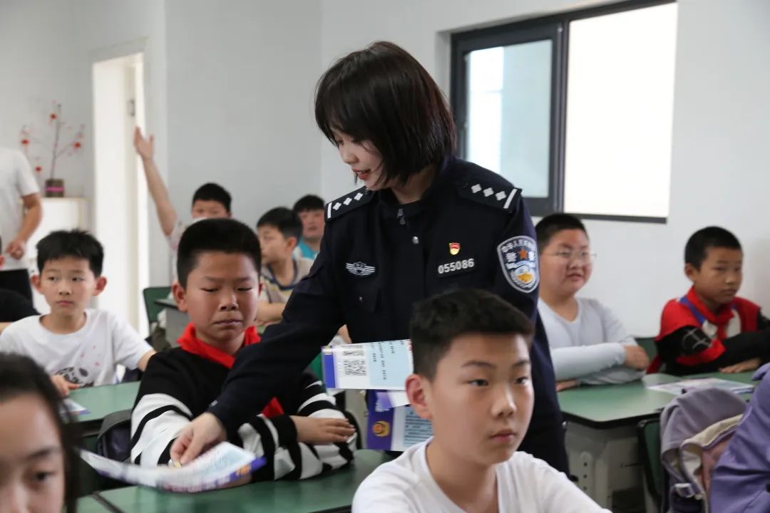 【4•15全民国家安全教育日】石首市公安局开展全民国家安全教育日网络安全宣传活动