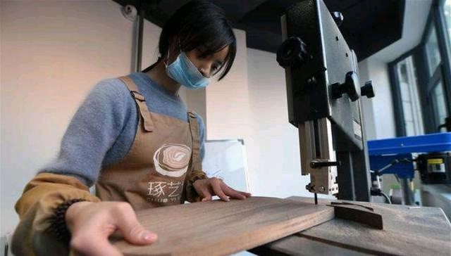 女孩不顾家人反对辞职创业,00后女孩不顾家人反对创业