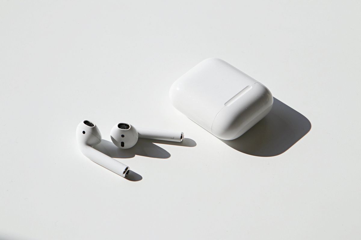 苹果最新蓝牙耳机airpods,苹果新一代蓝牙耳机airpods