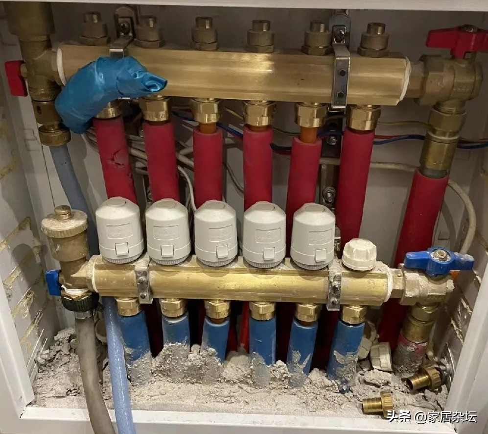 同一个小区有的楼暖气热有的不热,同一个楼为什么别人家暖气热