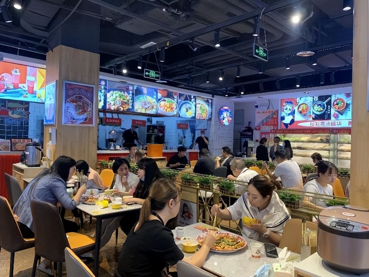 餐饮风口冒菜,冒菜加盟未来餐饮新风向