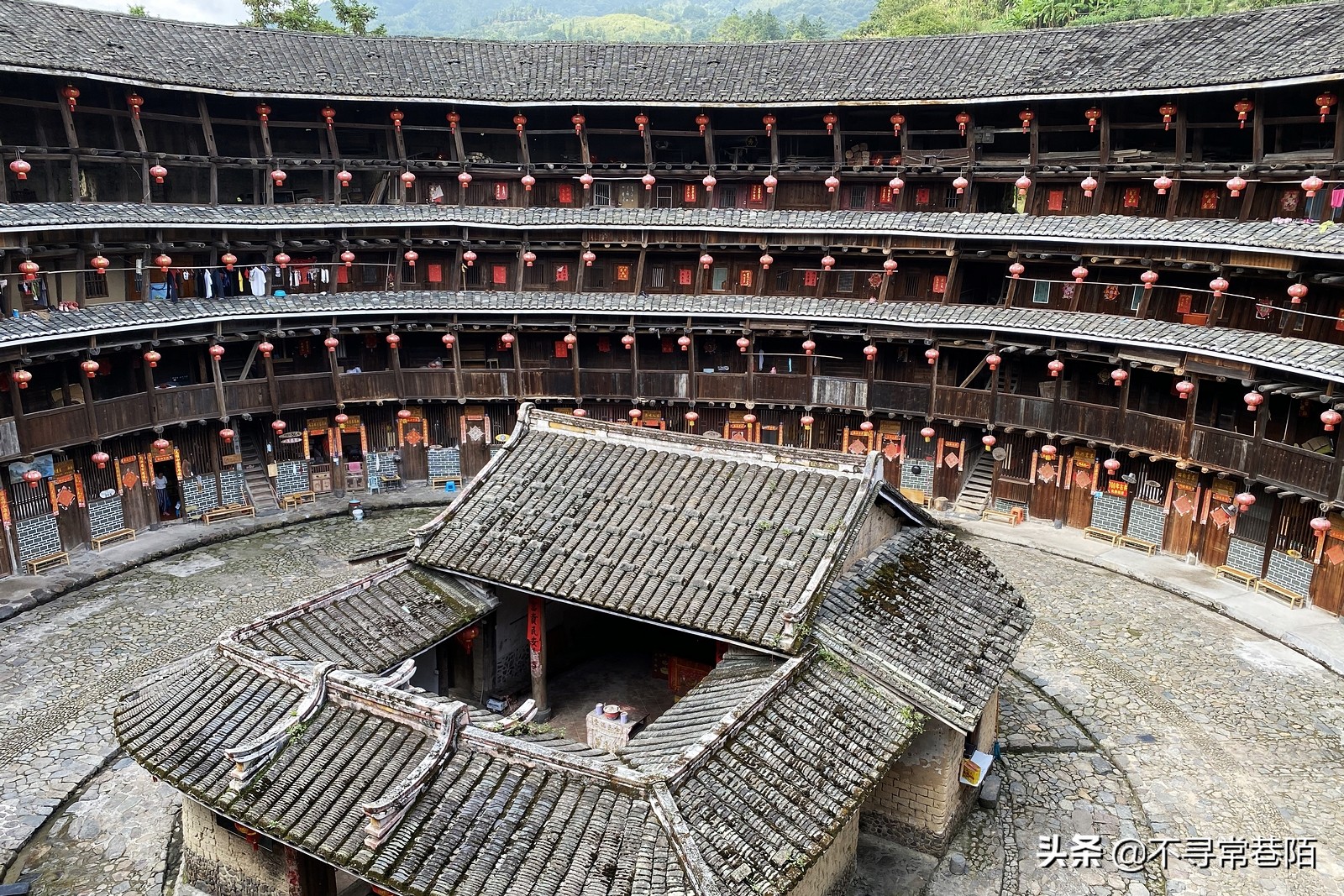 这里有许多历史悠久的古镇,从历史中走来的古镇