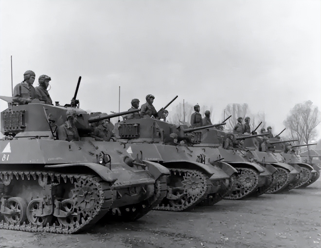 西北悍匪无恶不作，与美情报员勾结，*德朱**：出动装甲部队将其剿灭