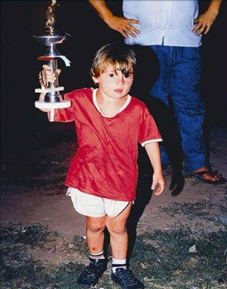 梅西封神之路球王加冕书籍,梅西的成长之路完整版电影