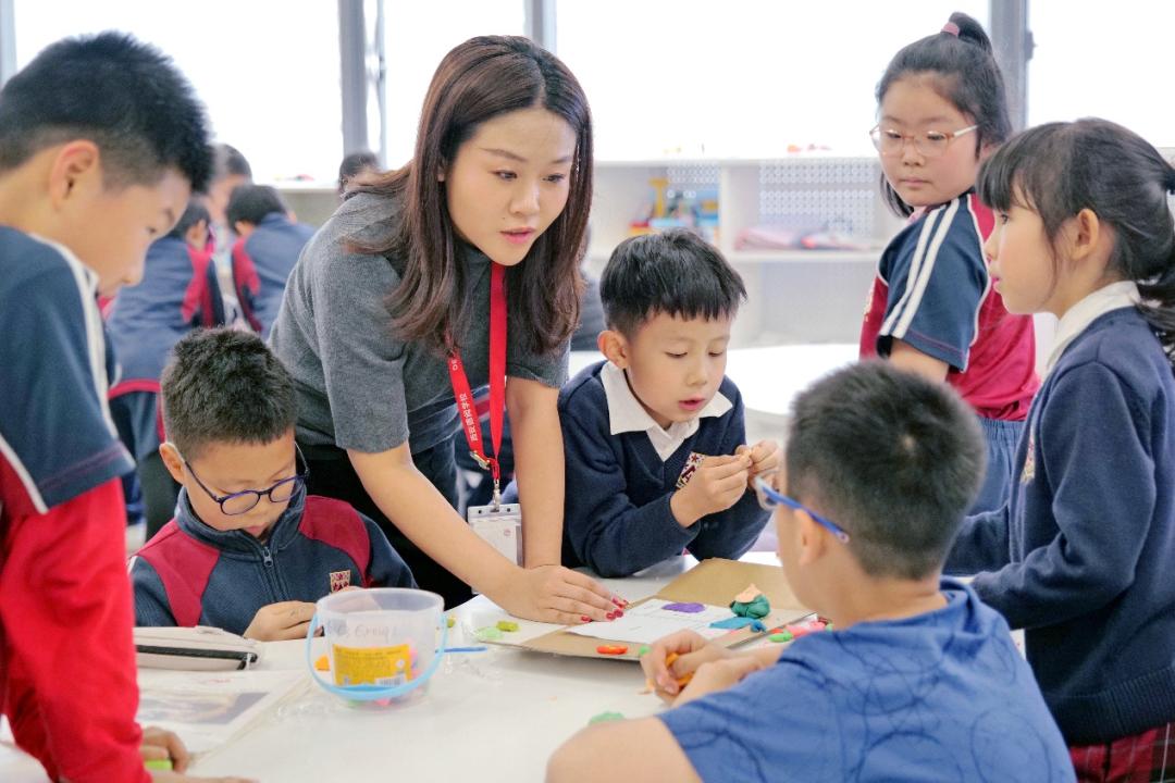 卷不动的现在，拿什么面对未来？这位校长说，给了孩子这三种知识就不用怕