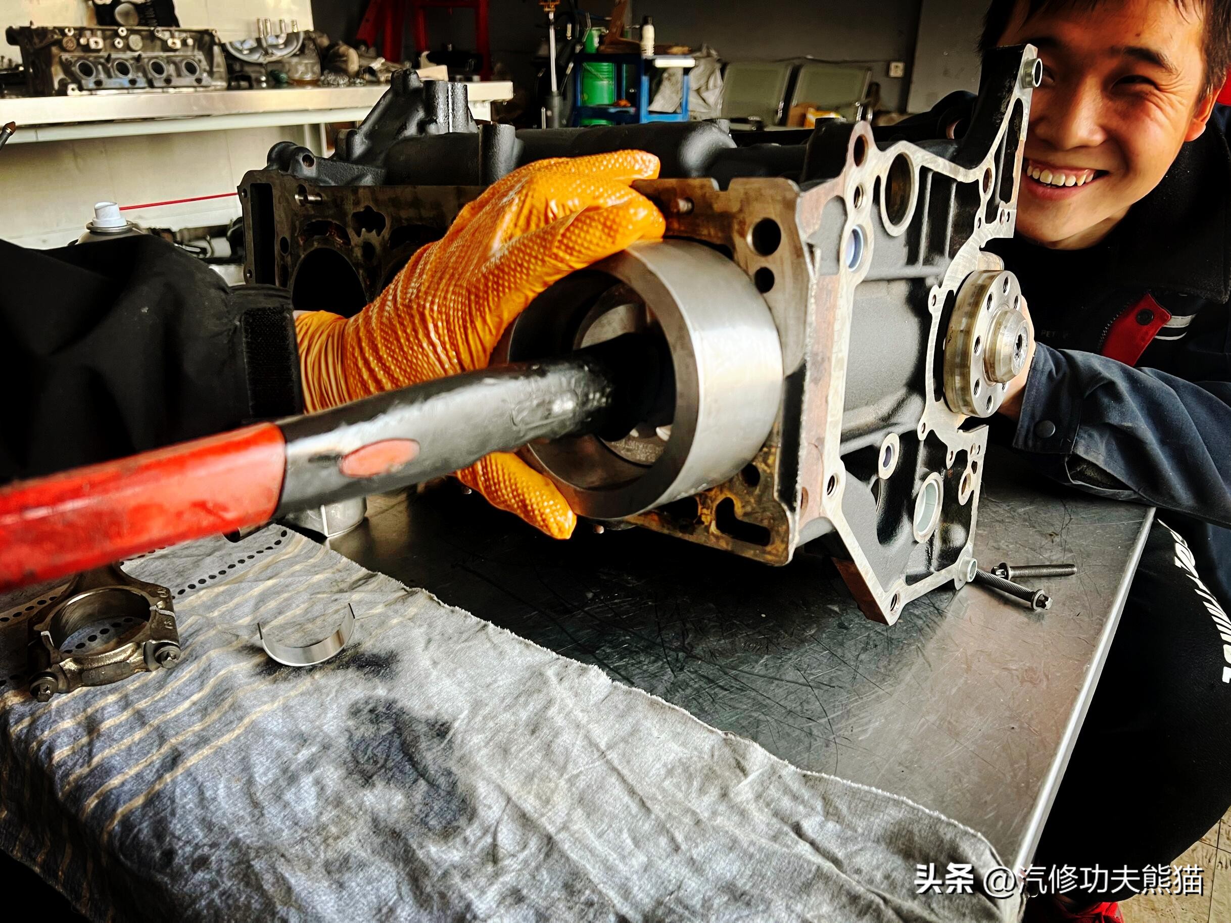 父亲老车翻新修复,父亲去世留下了的车去翻新