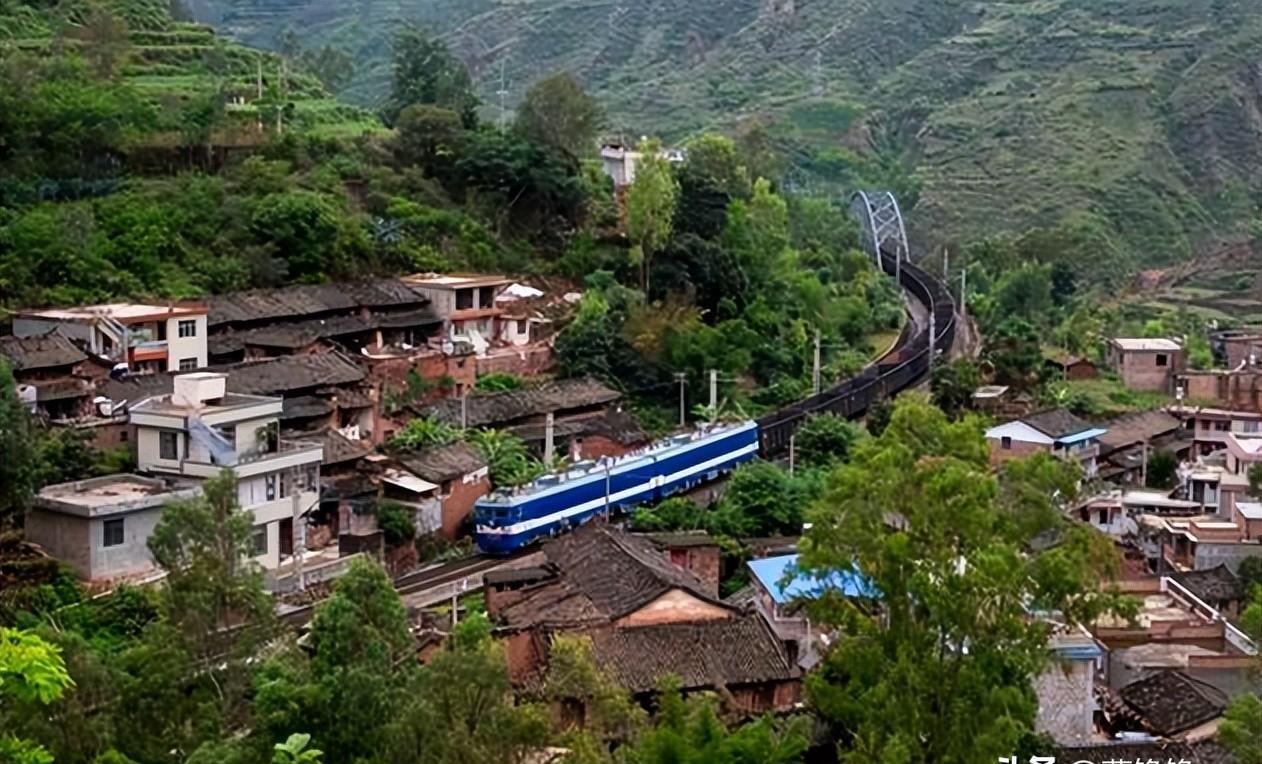 火车内的4个“秘密”：神秘的乘务员规定和震撼的鸣笛传统！