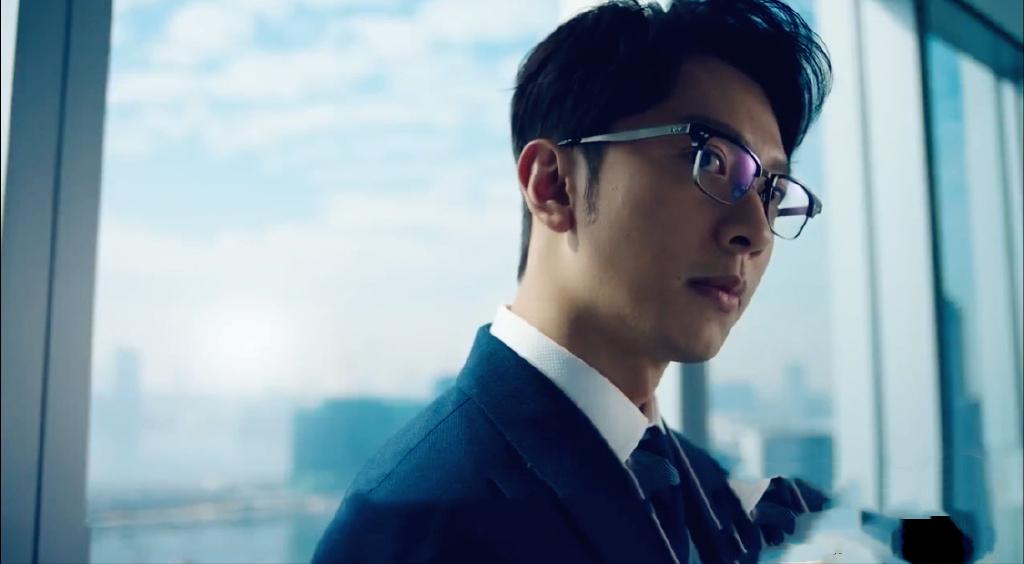 认不出？首届港男冠军回巢无线演技*跃进大**，被封新一代冻龄男神