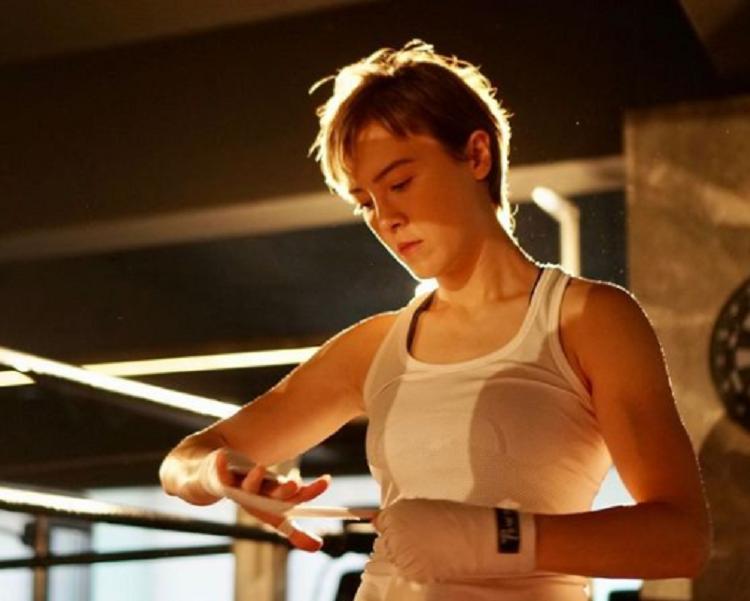 31岁知名女明星出车祸,31岁女演员车祸