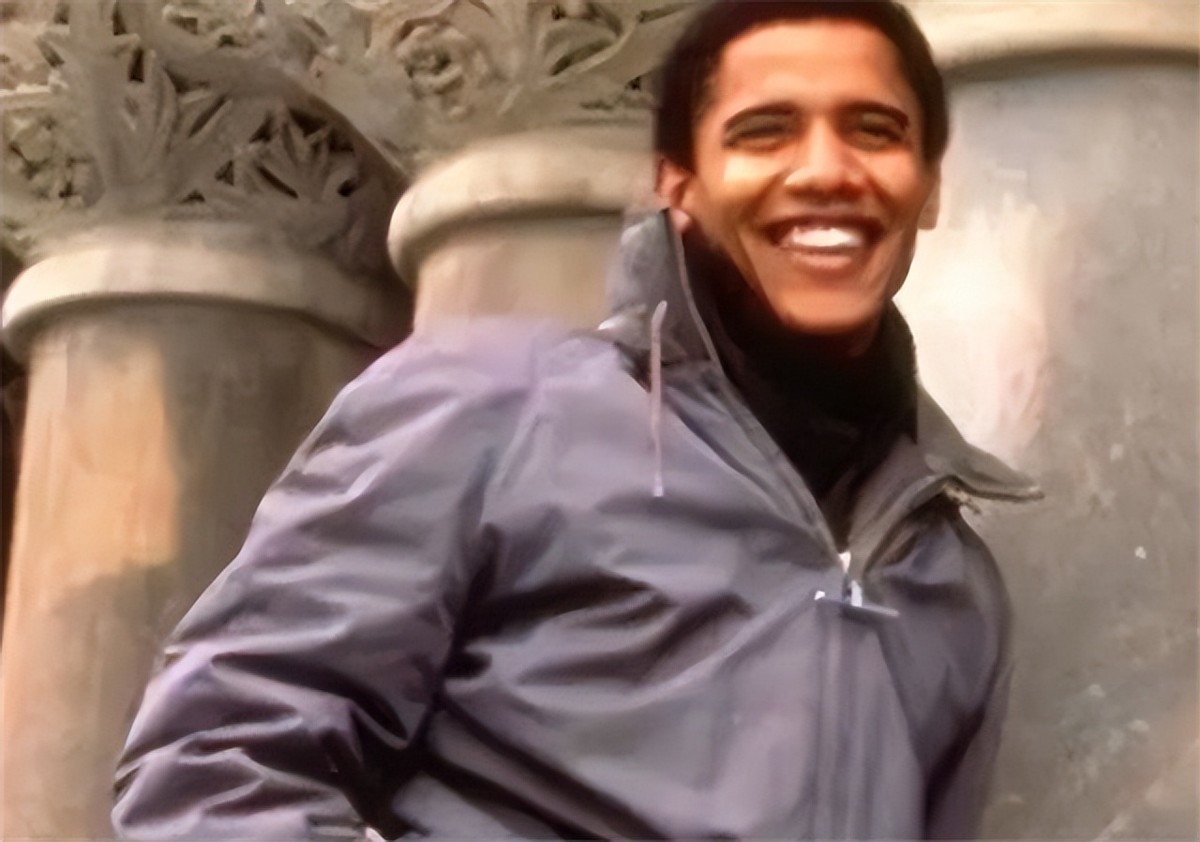 奥巴马第一次回非洲老家：帮祖母扛大米，和兄弟坐在田里喝酒