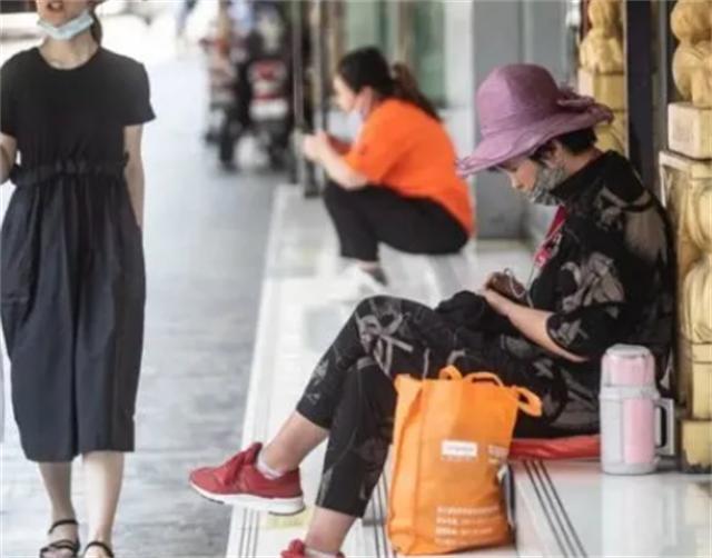 织补师衣服,织补修复师真实收入