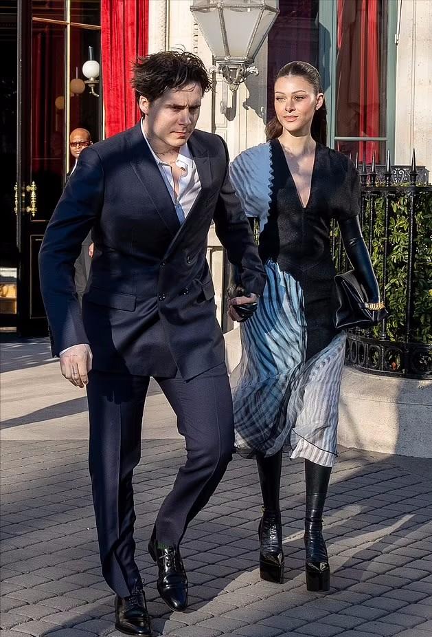 贝克汉姆小七服装,贝克汉姆和贝嫂年轻时候情侣装照