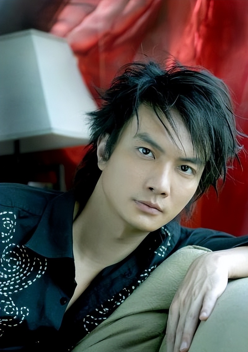 朱珠：迷倒世界顶级富豪，收服“帮派最狂太子”，却下嫁美术老师