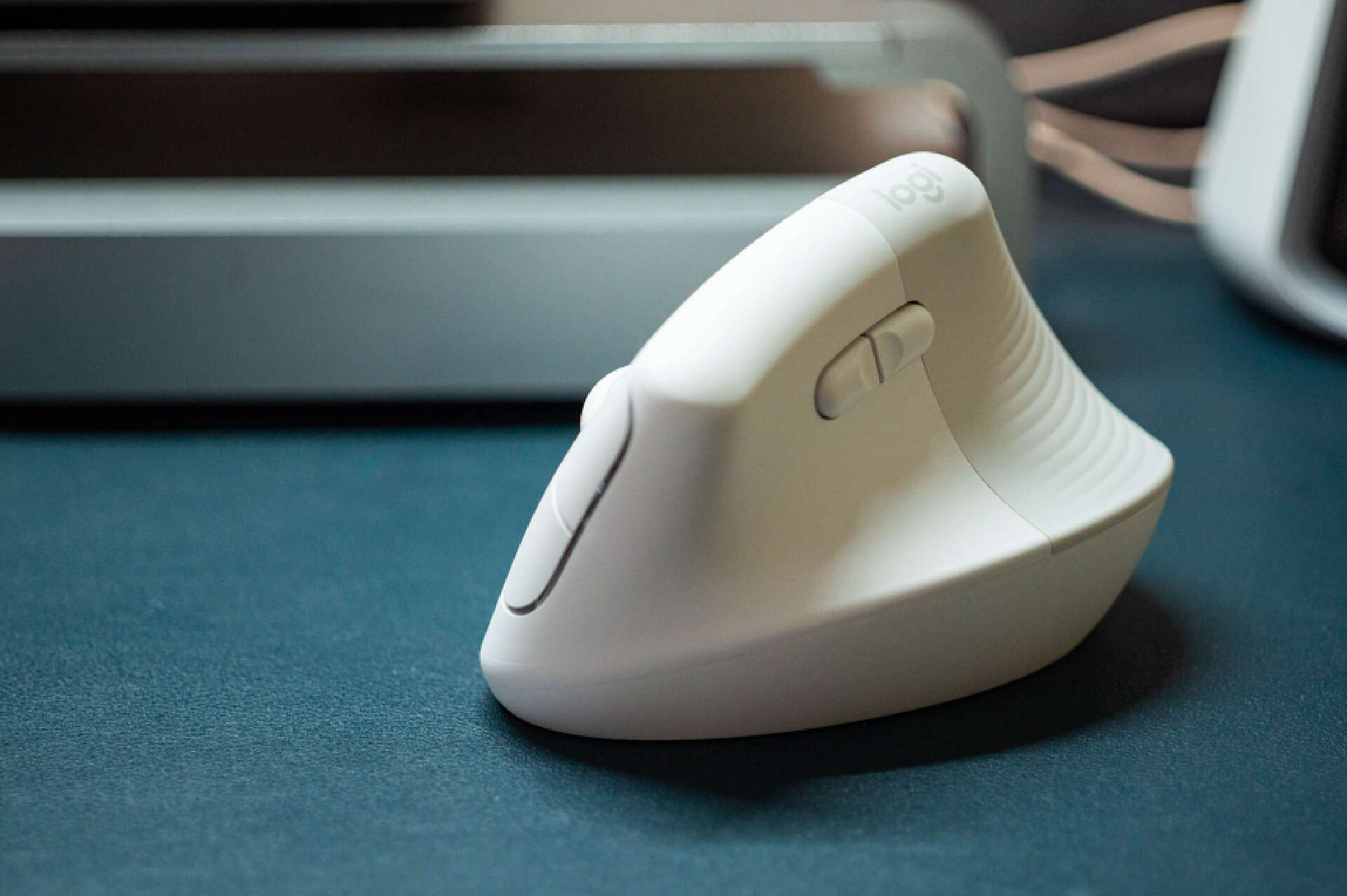 罗技垂直鼠标测评,罗技lift垂直鼠标