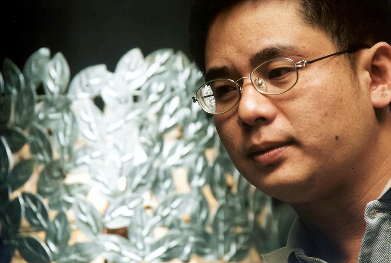 他14岁考入武大，34岁出轨许晴，卖书挣两个多亿，最终客死日本