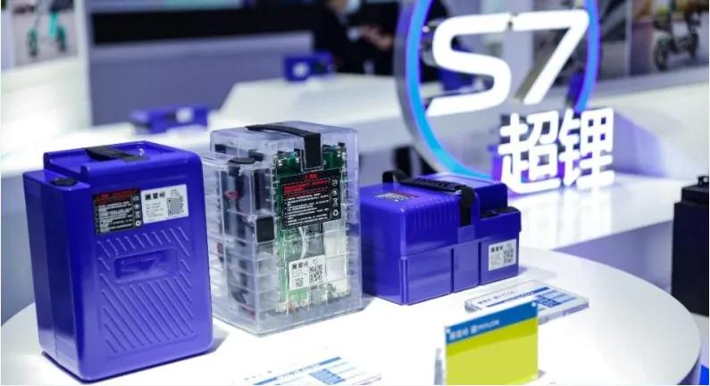 铅酸电池石墨烯电池和锂电池哪个好,石墨烯铅酸电池与锂电池的区别