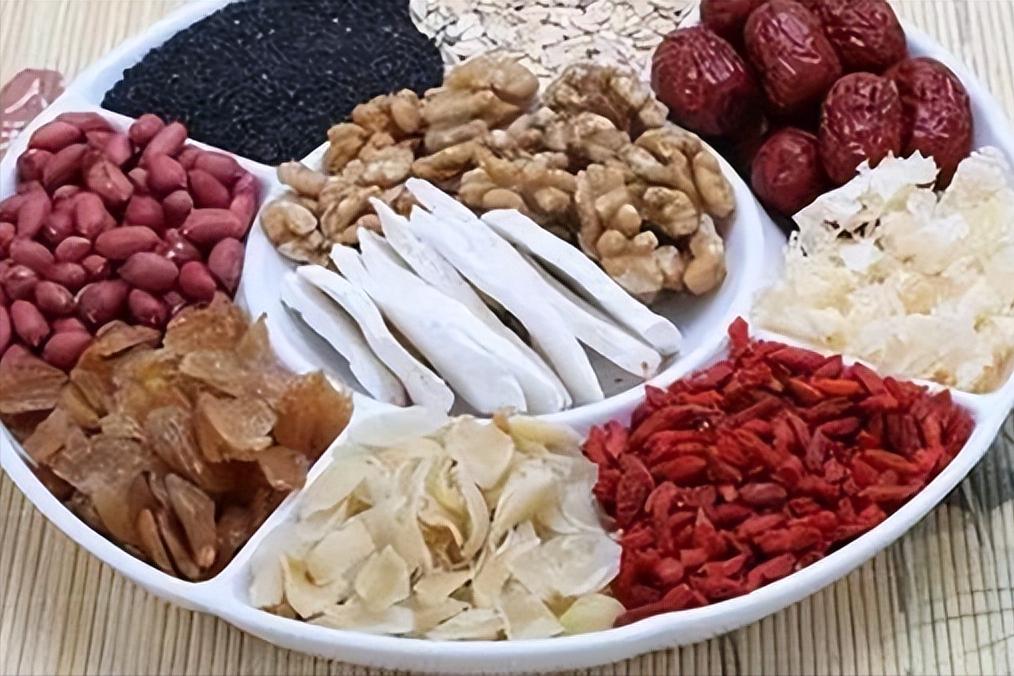 月经期流血块是排瘀血吗,月经量少有血块需要用中药调理吗