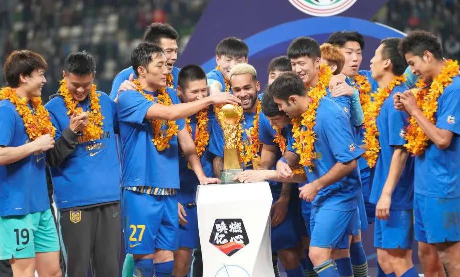 “早睡”的李铁，“睡不着”的陈戌源，站不起来的中国足球