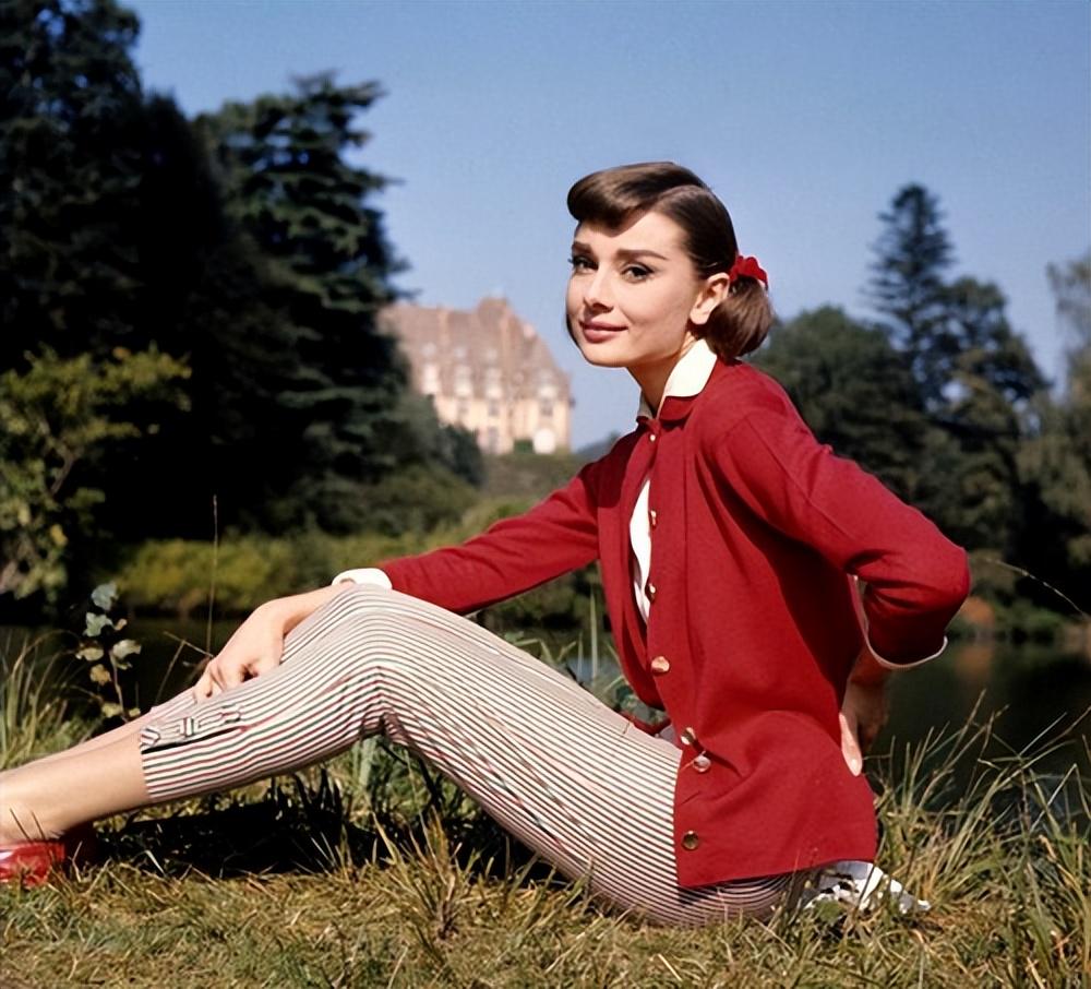 肯尼迪喜欢赫本还是玛丽莲梦露,梦露肯尼迪赫本是同时期的恋人吗