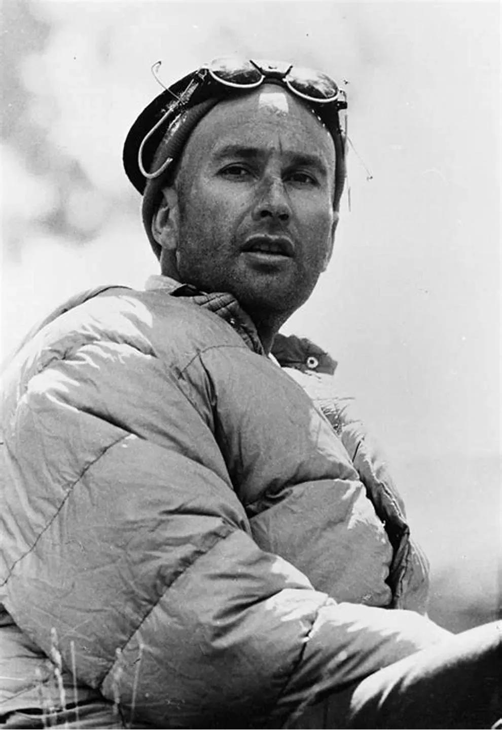 上万元加拿大鹅羽绒服网店仅售50,moncler经典款羽绒服