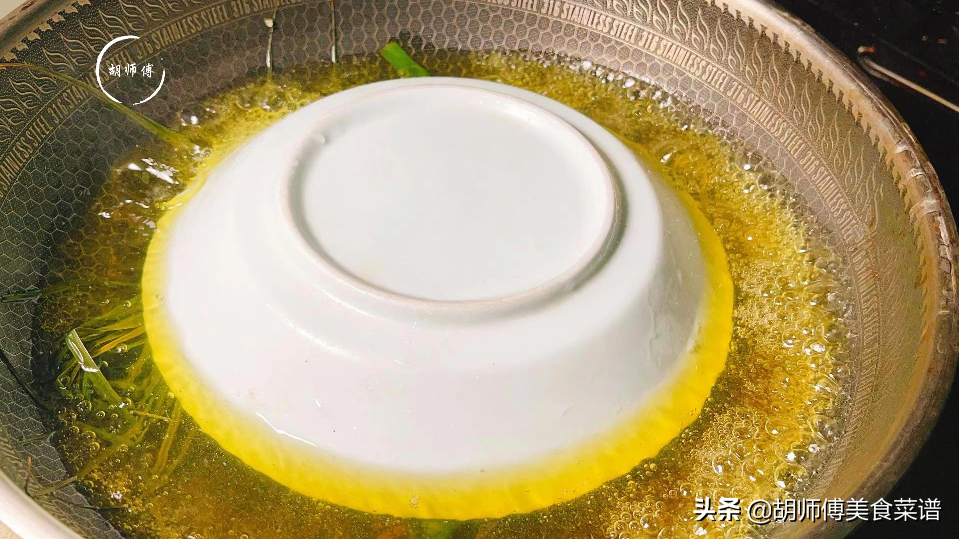 煮粽子必须是沸水再放粽子吗,煮粽子用热水用冷水都一样