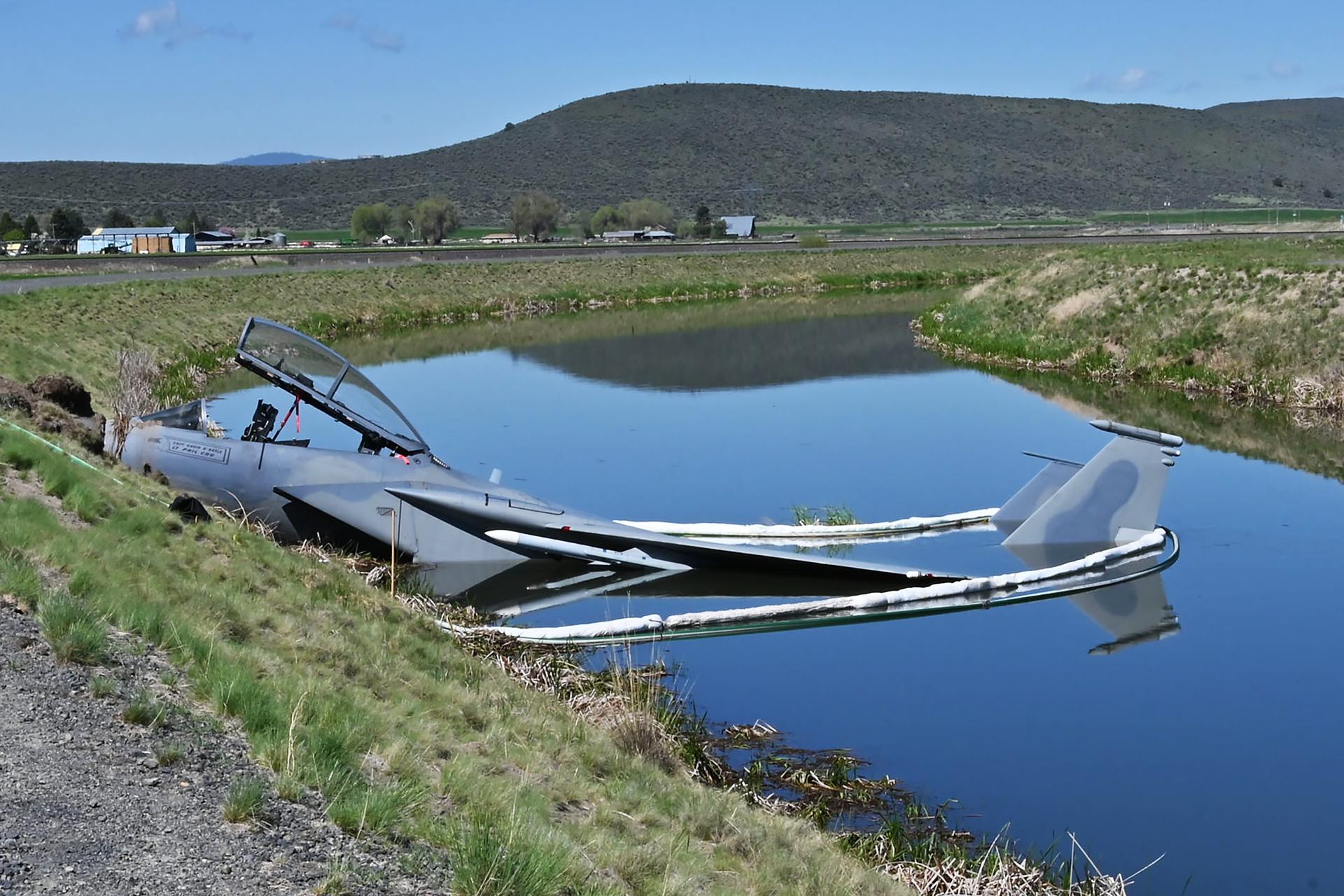 突发美军f35a坠机,美军f-35坠毁事件