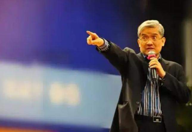 “白嫖”空姐三年，让其背负900万债务，*咸平郎**坠落之路是怎样的