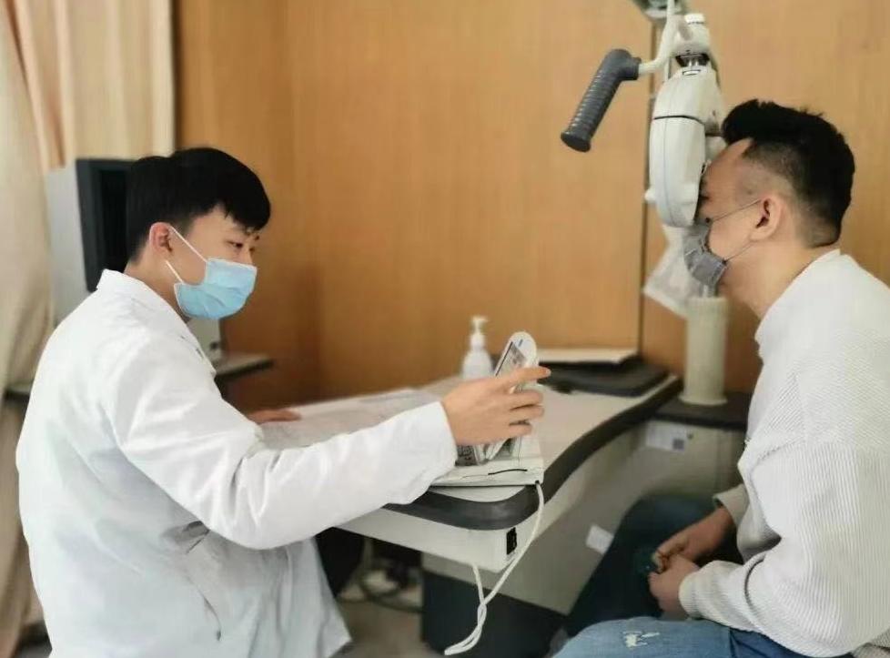 10大眼镜镜片品牌排行,值得推荐的眼镜网店