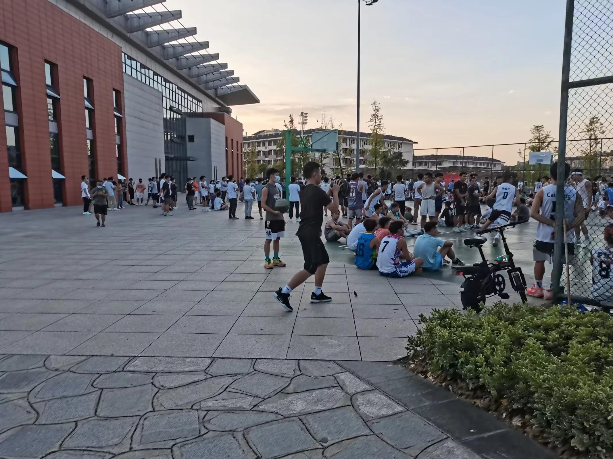 自媒体不露脸直播做什么好,自媒体不露脸怎么做有收益