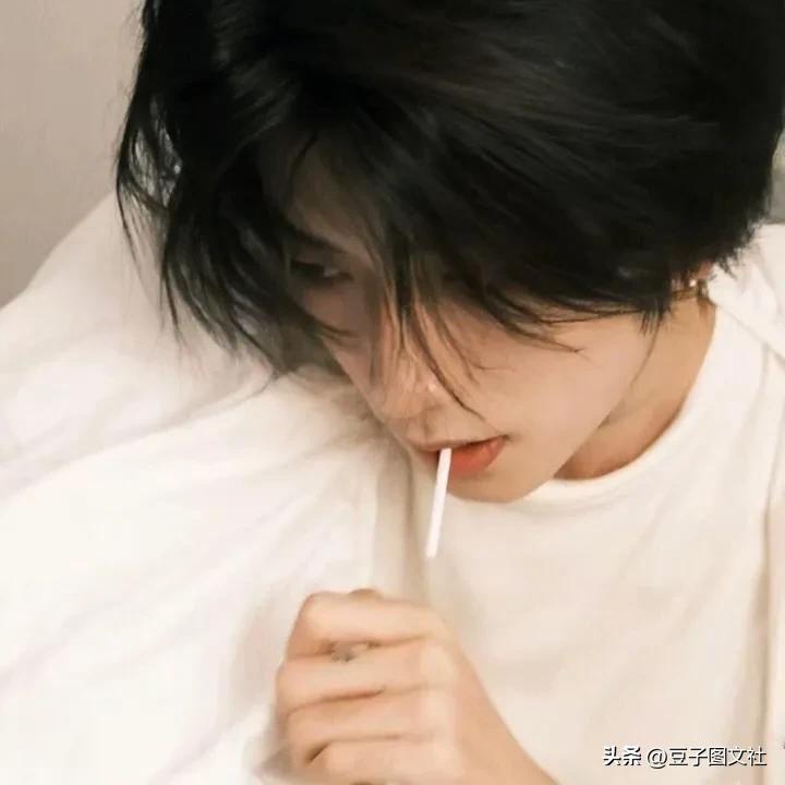 男生头像氛围感克莱因蓝,氛围感孤独动漫头像