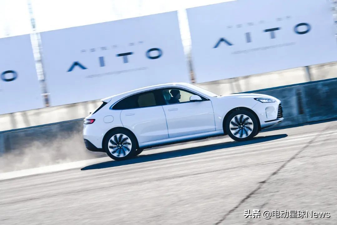 aito问界m5初体验,aito问界m5跟华为什么关系