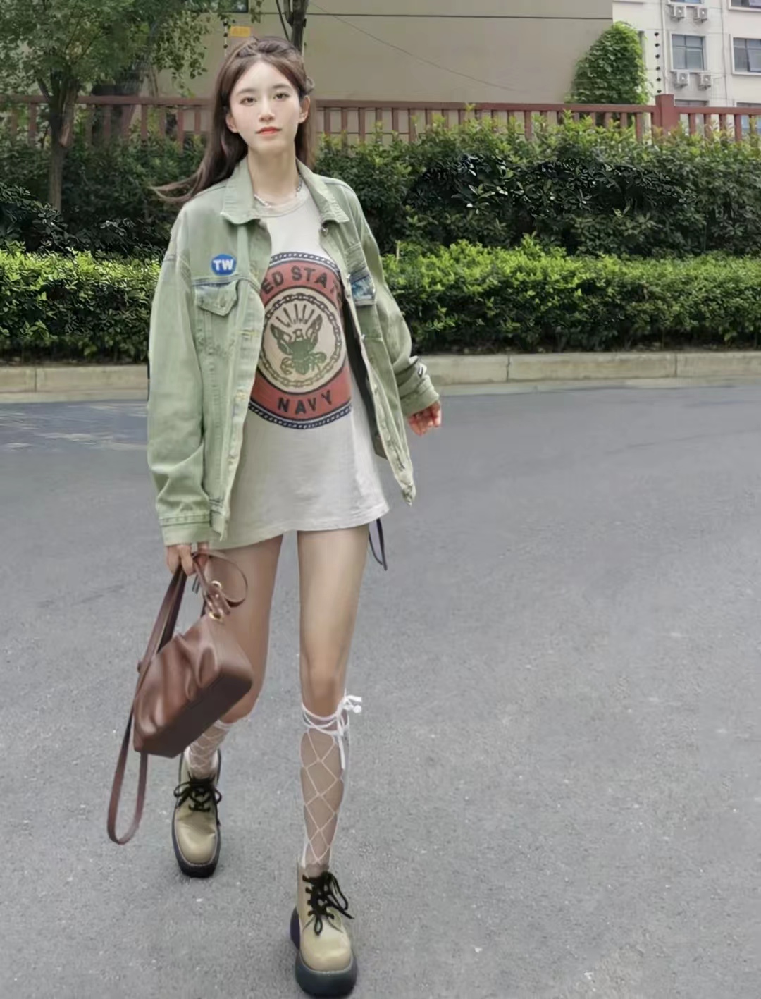 牛仔外套怎么穿搭才好看,牛仔外套的穿搭技巧和方法