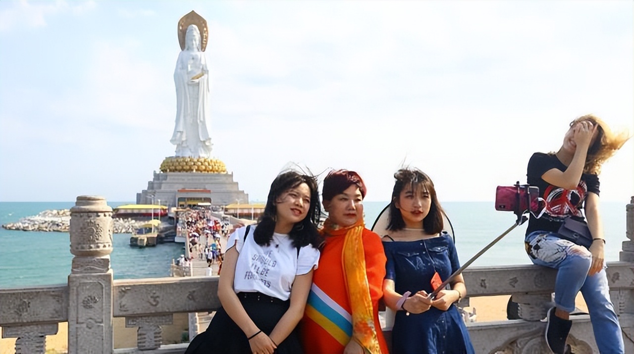 一家4口人自驾车到三亚花费,自驾游海南过冬能住几个月