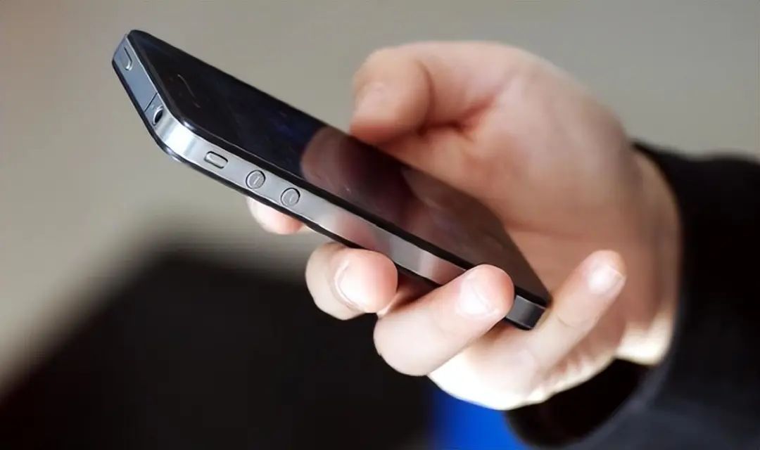 手机出现这5个异常，有可能你的手机正在被“监听”了，要小心！