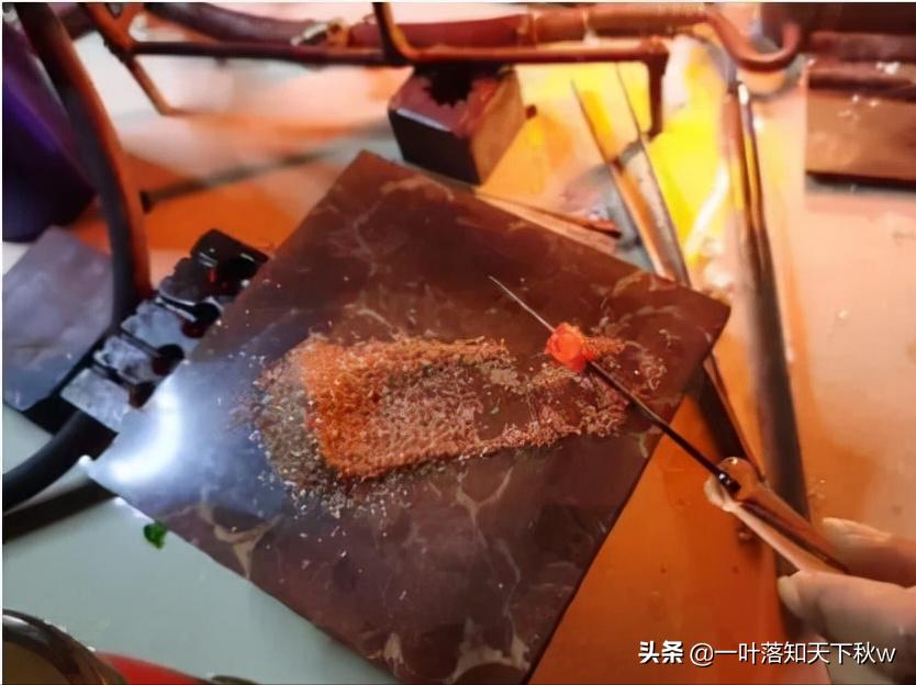 雍和宫香灰琉璃手串属于佛教吗,雍和宫香灰手串是噱头吗