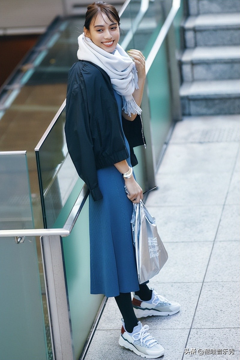 适合15-25岁女生的高颜值服装,适合35-40岁高级感服装