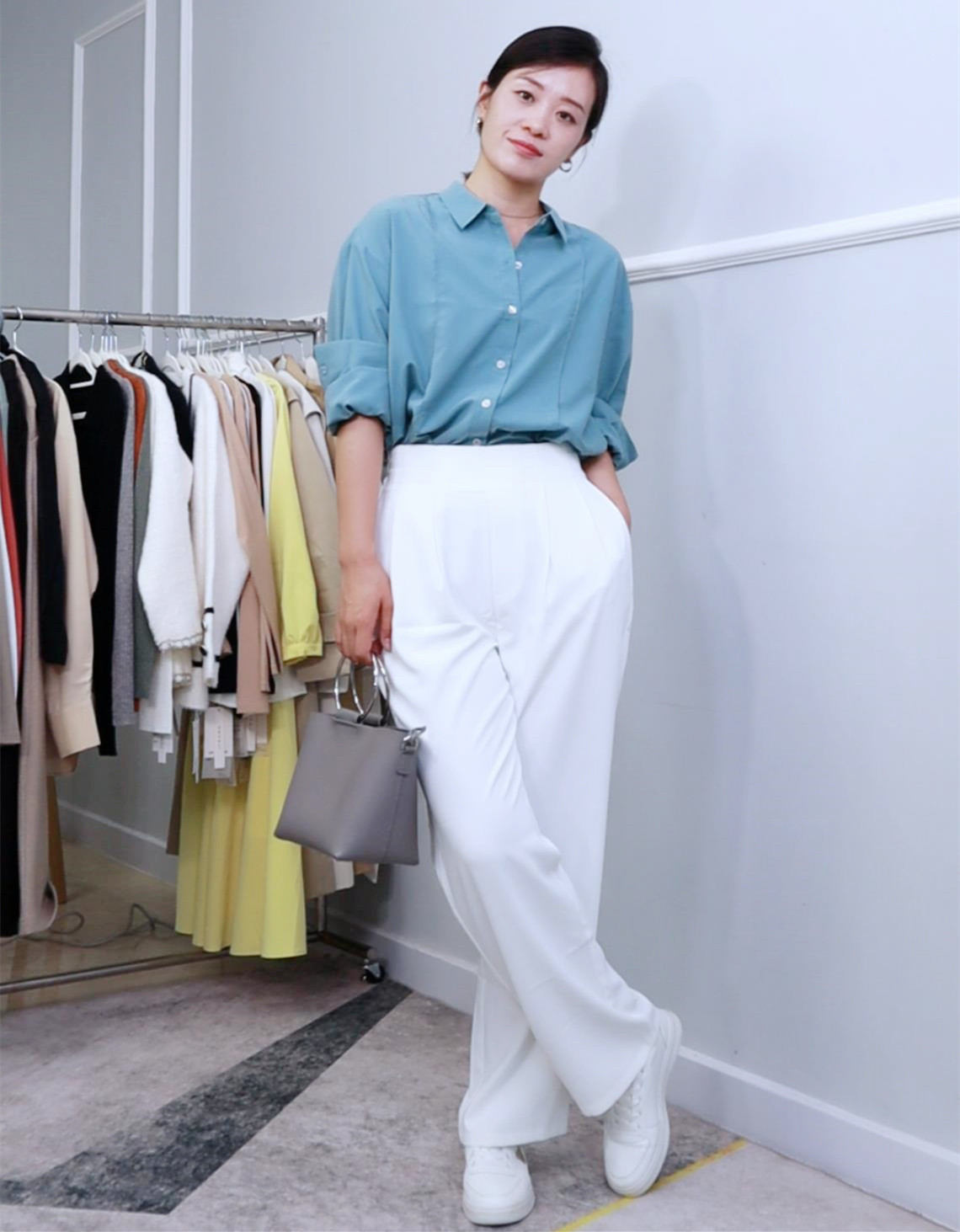 白t恤搭配什么衬衫比较好看,白t恤外面搭配什么样的衬衫