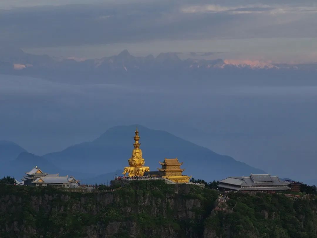 峨眉山毕业旅行主题,大学生独游峨眉山