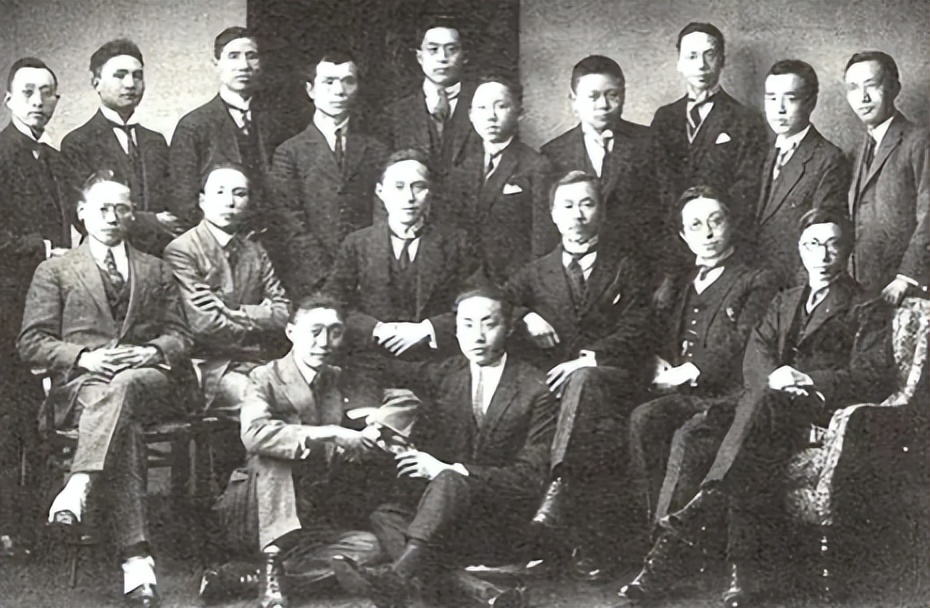 他是*共中**创始人之一，因一时意气用事*党退**，晚景落寞活至93岁