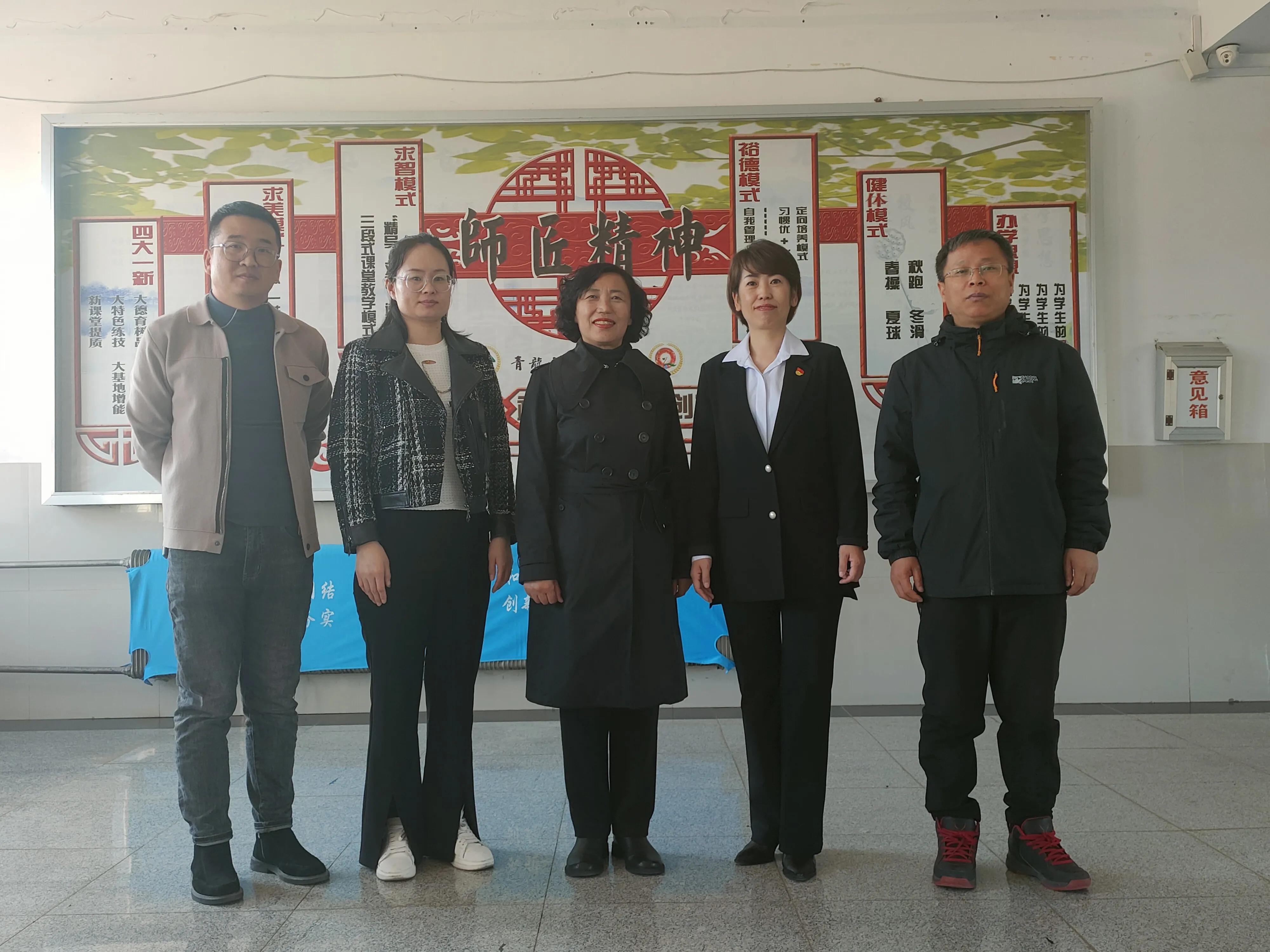 同江市青龙山学校,丹心育桃李篆书