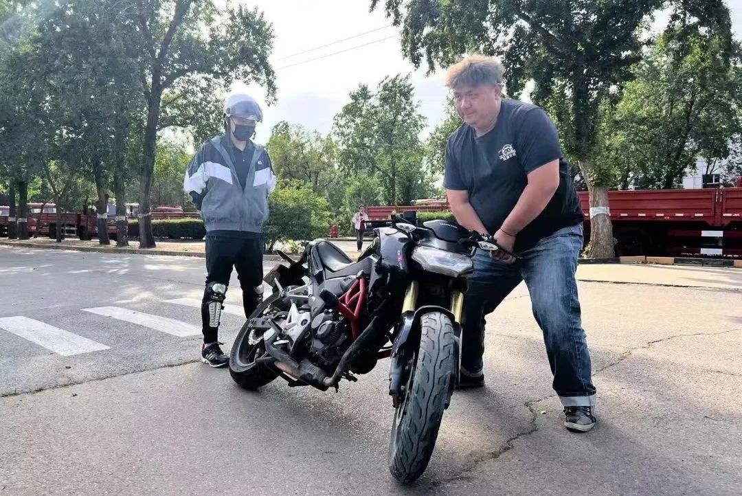 不能当牛仔，就做一名骑士！来公交驾校带您感受风一样的自由