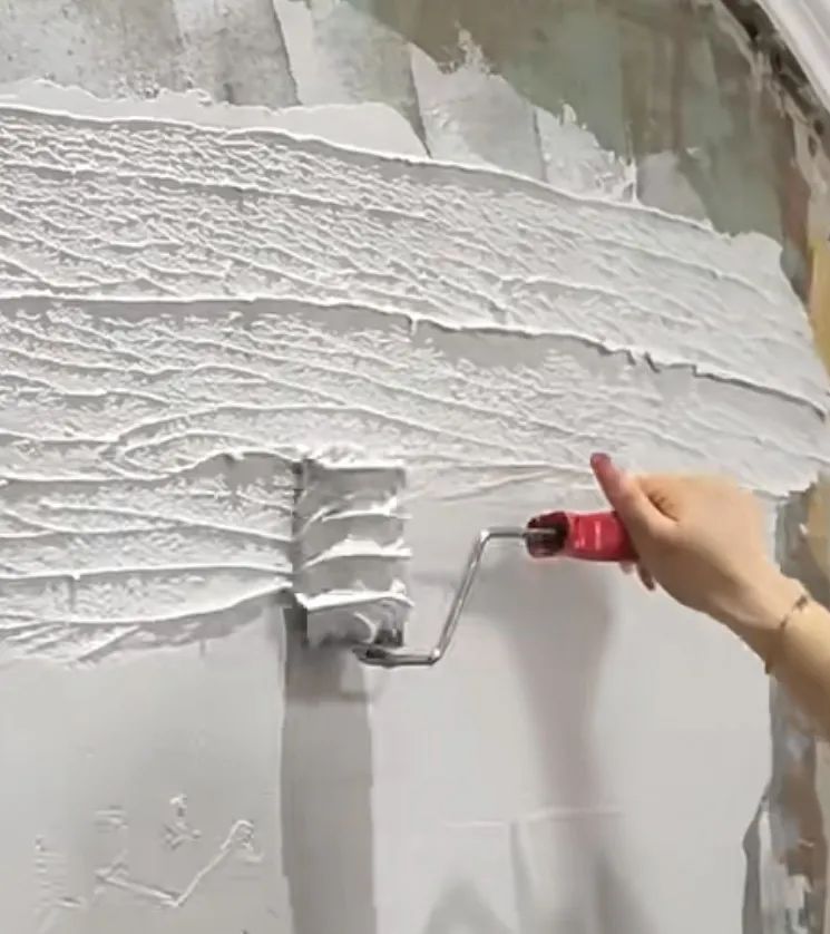 稻草泥漆和乳胶漆哪个划算,乳胶漆跟稻草漆施工工艺一样吗