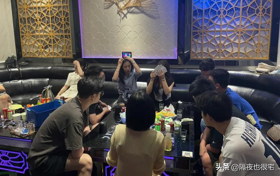 为什么很多ktv濒临倒闭,9年倒闭7万家年轻人抛弃ktv