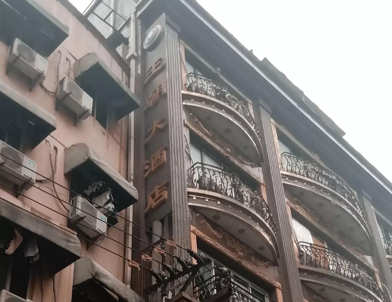 乍浦路与黄河路谁先成美食街,乍浦路美食一条街