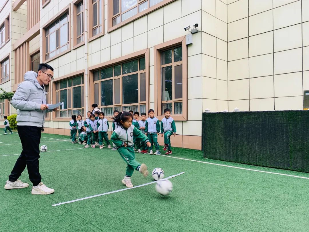 足够精彩校园足球联赛火热进行中,足够精彩幼儿足球嘉年华