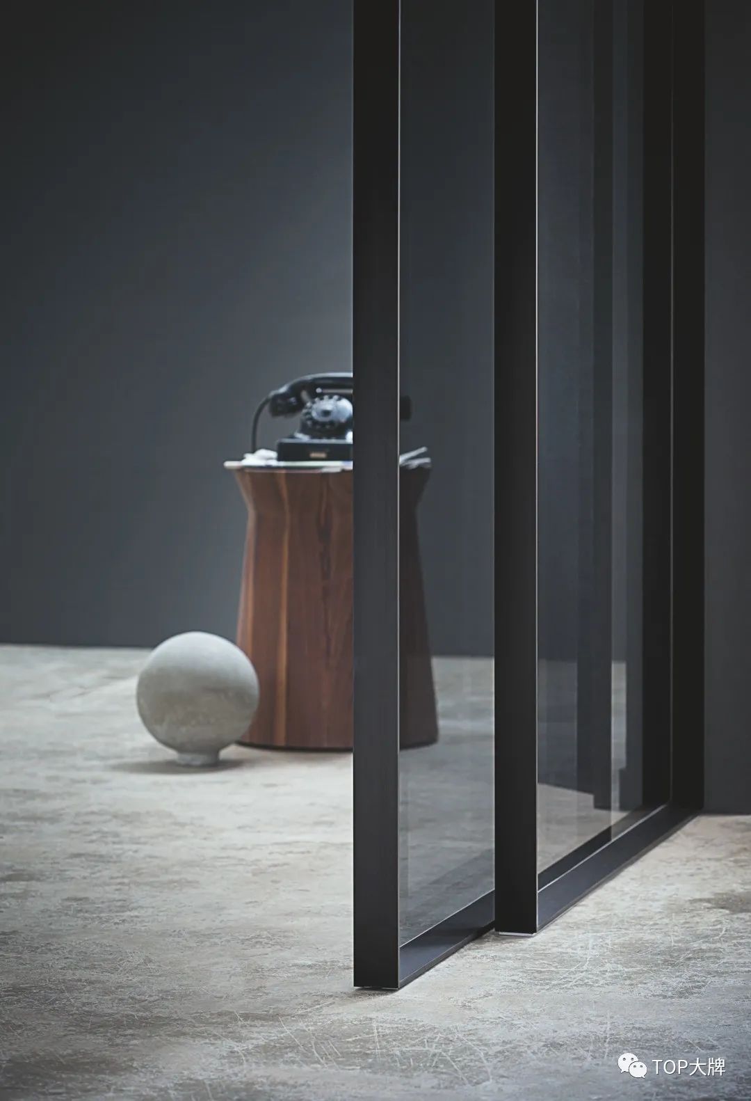 意大利轻奢顶级卧室门,意式轻奢风格隐形门