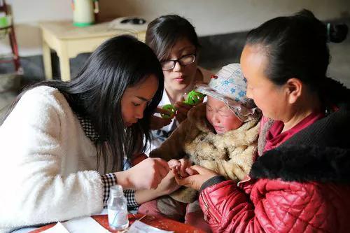 大学生回到家发现多了个弟弟,大学生回家突然多了个弟弟