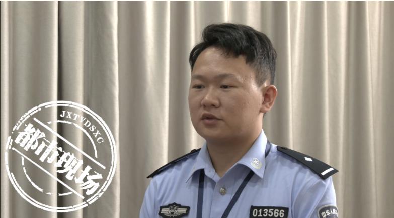 男子凌晨上客车盗窃遇到警察,男子深夜在车里盗窃被发现