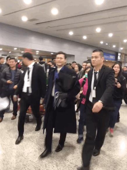 他红了30年和妻子分居却零绯闻,她红了之后