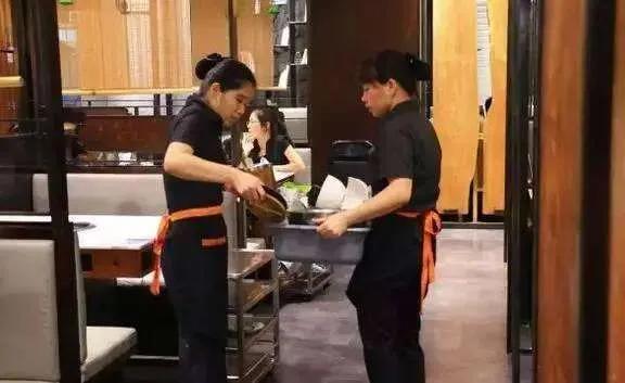 在火锅店兼职的一天,在火锅店当服务员怎么样